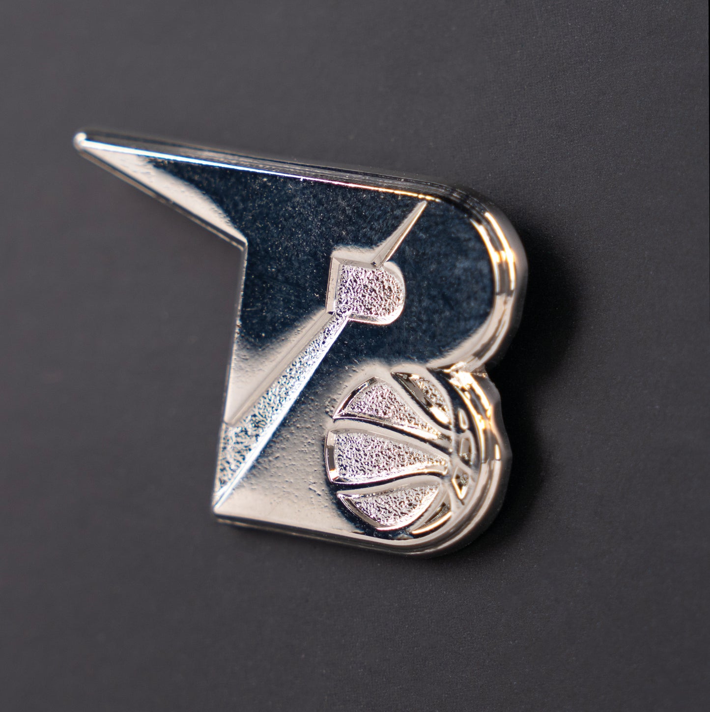 B-Logo Pin metall